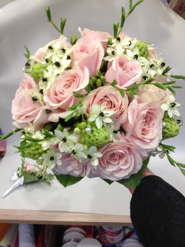 Букет невесты розовый в магазине Кактус г. Сургут