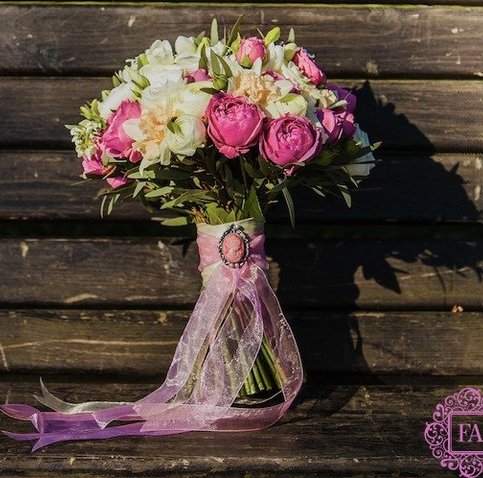Букет невесты кремово-розовый в магазине Кактус г. Сургут