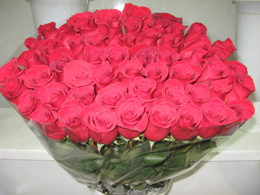 Букет 55 роз в магазине Кактус г. Сургут